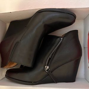 Sz 9.5 booties worn once